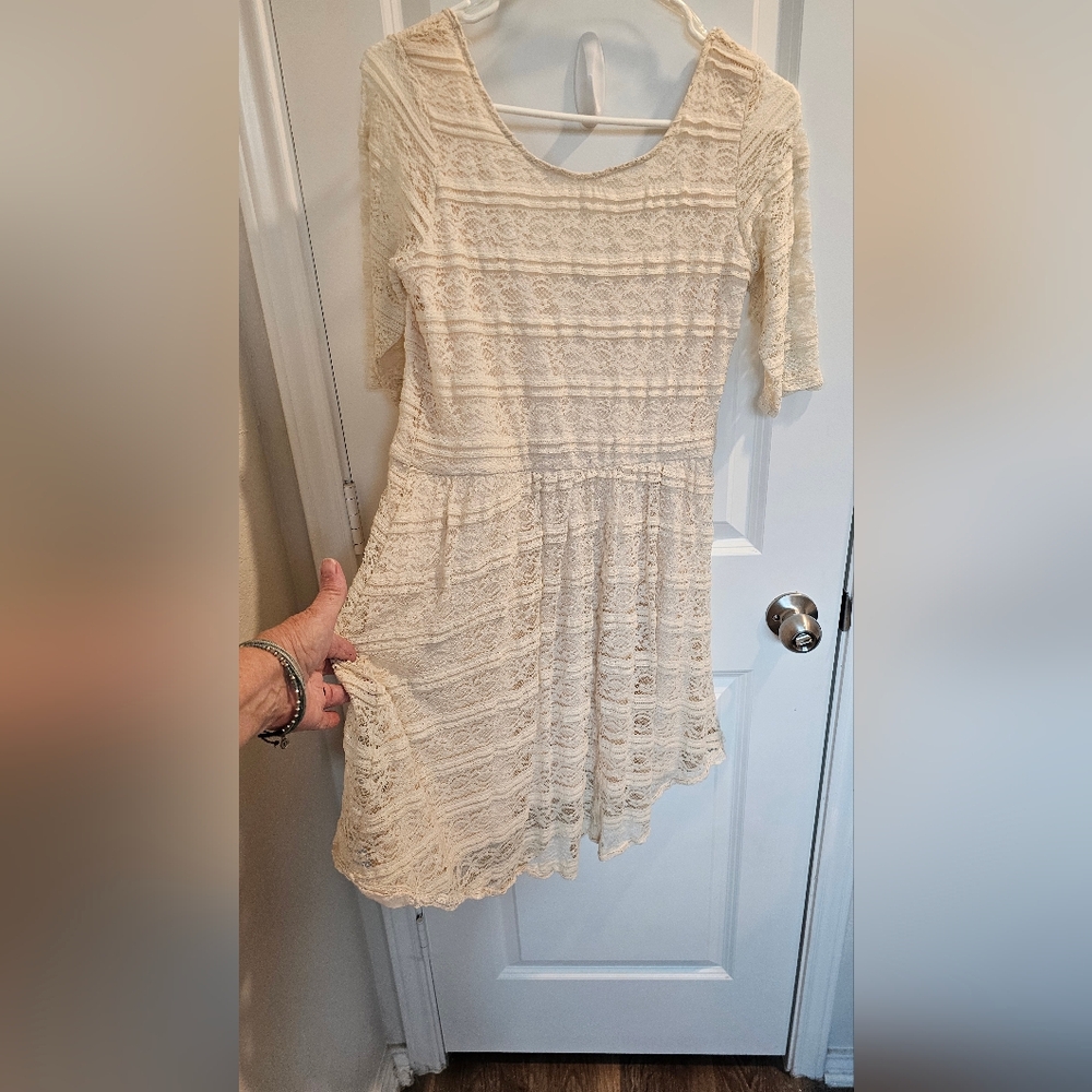Womens Lace Dress in Cream - Picture 3 of 8